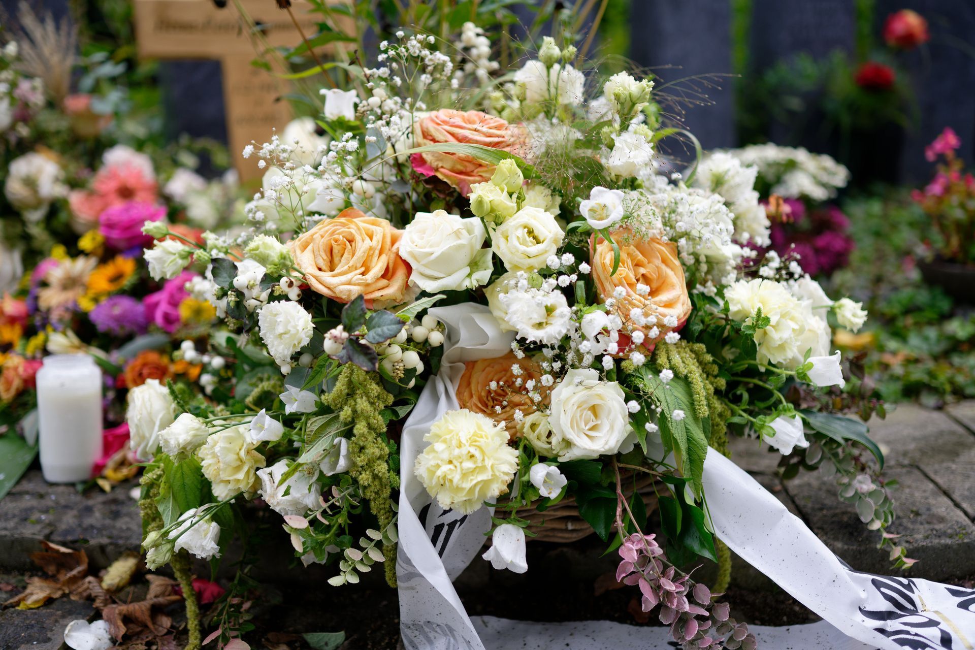 Come Scegliere gli Addobbi Floreali per un Funerale