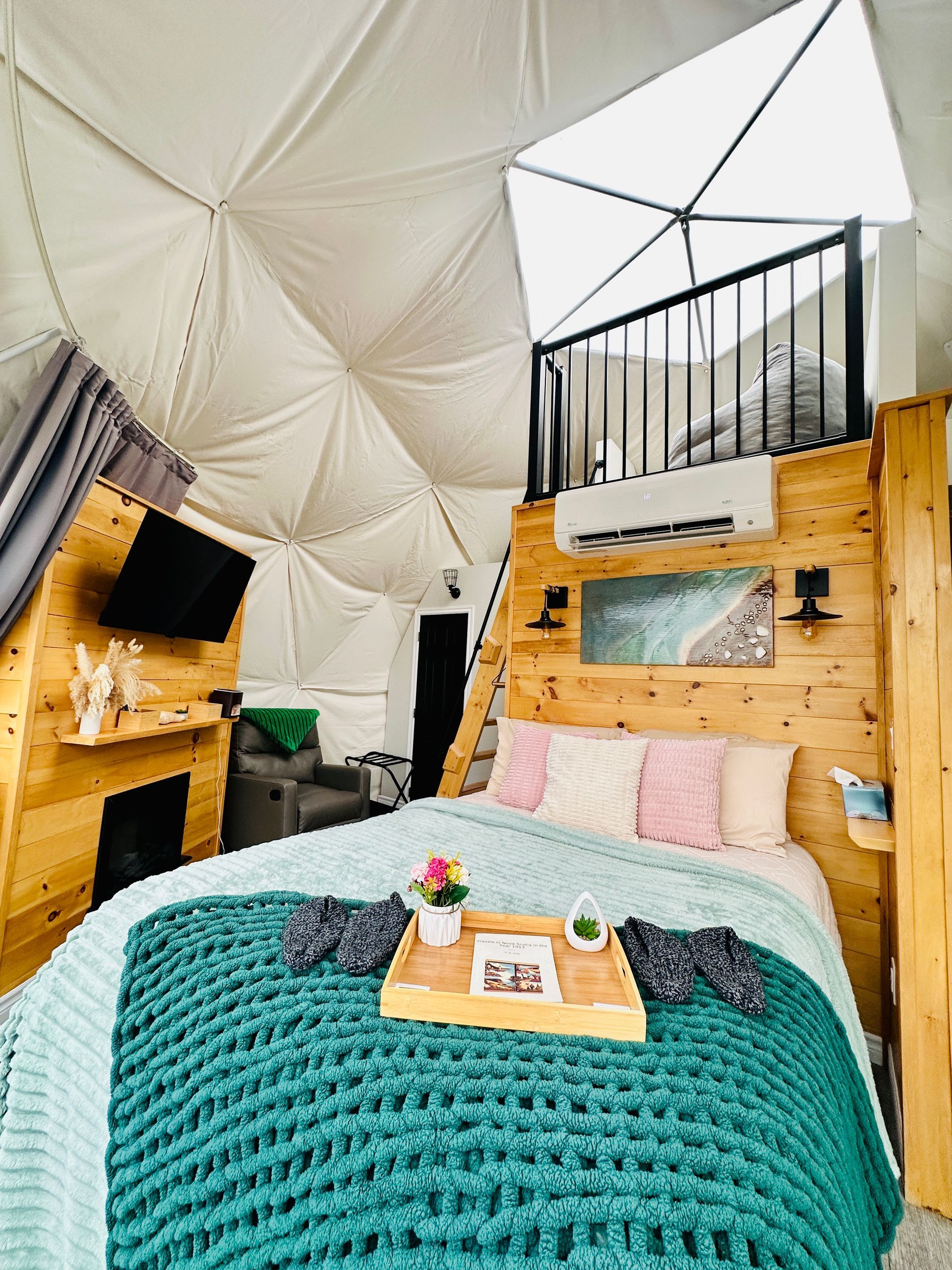 Master Bedroom - Beachcomber Dome