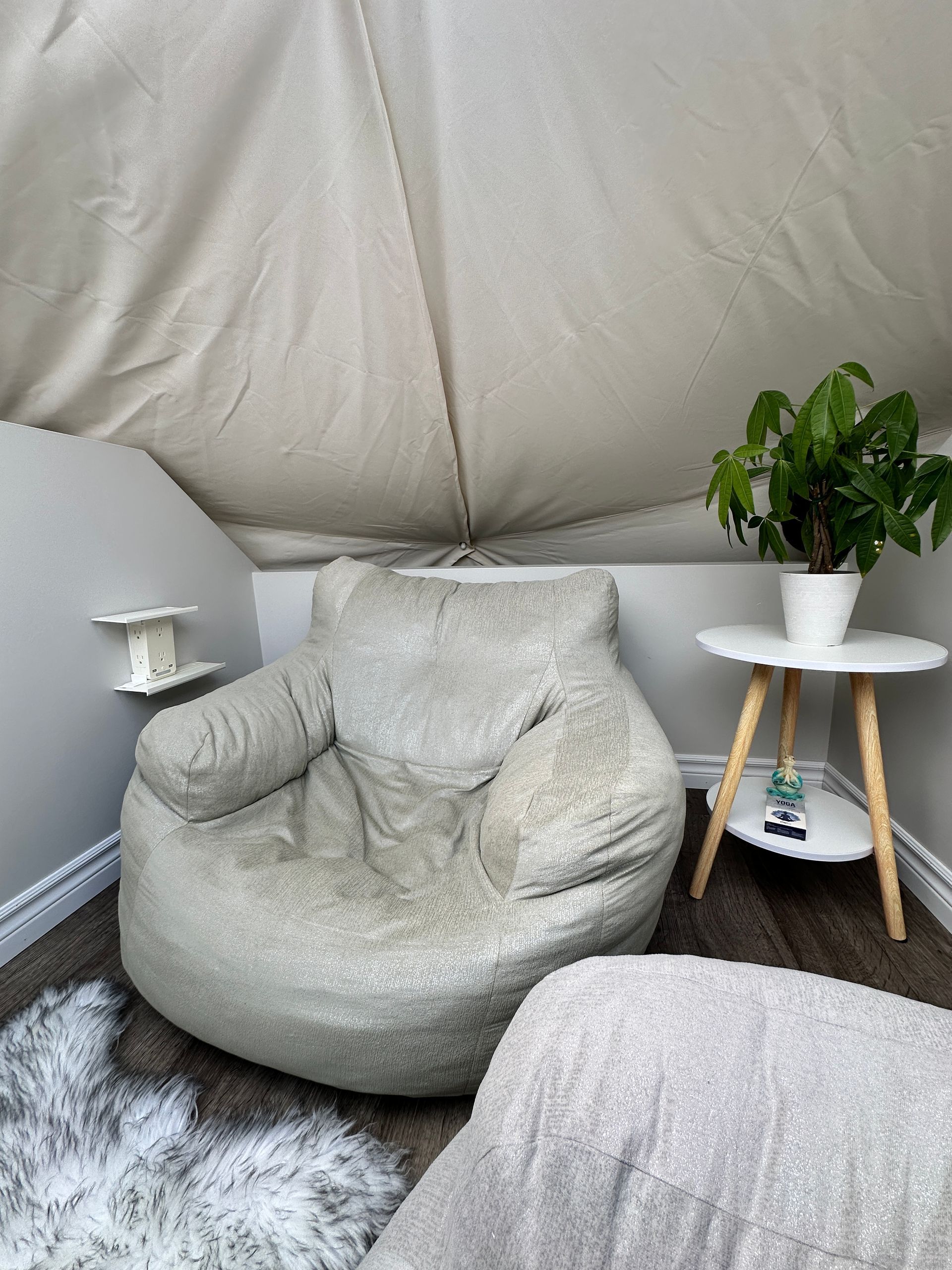 Loft Sitting Area - Beachcomber