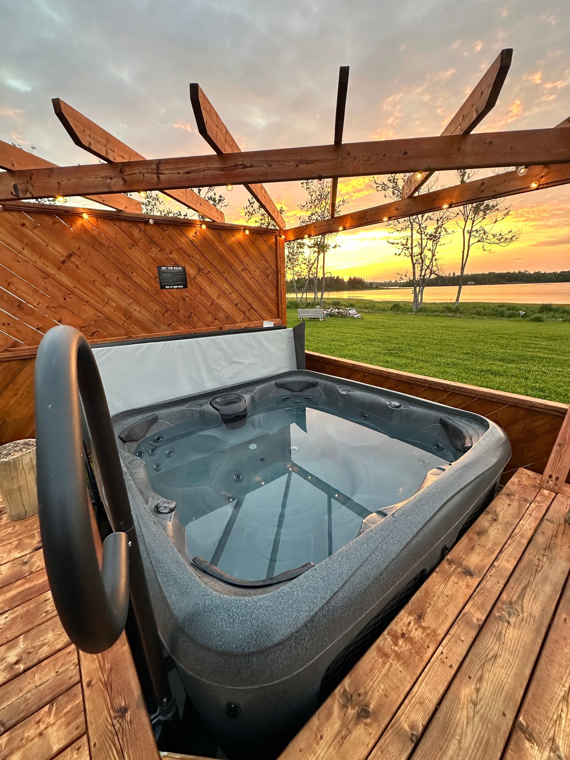 Private Open Air Hot Tub 