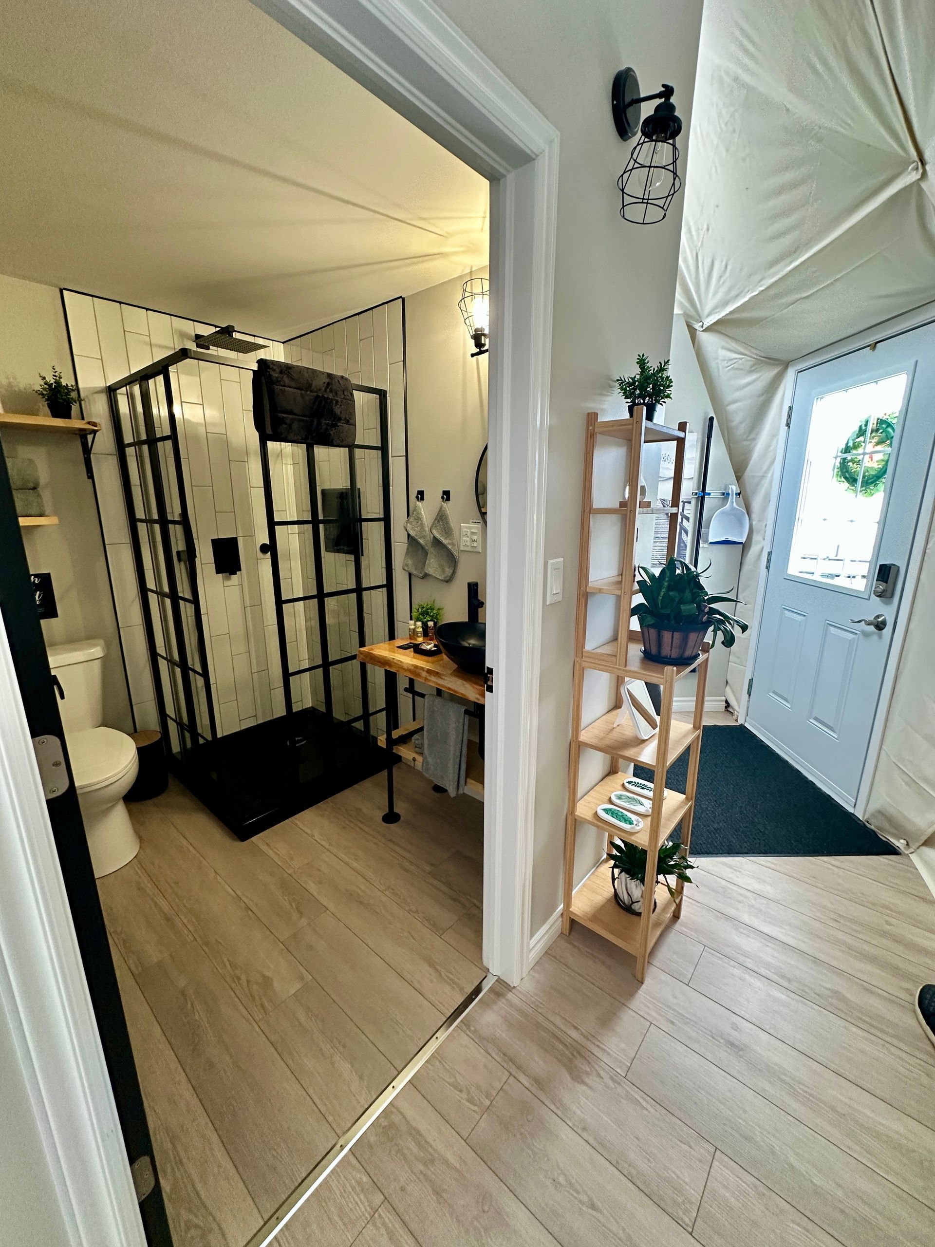 Luxury Bathroom with Essentials Provided 