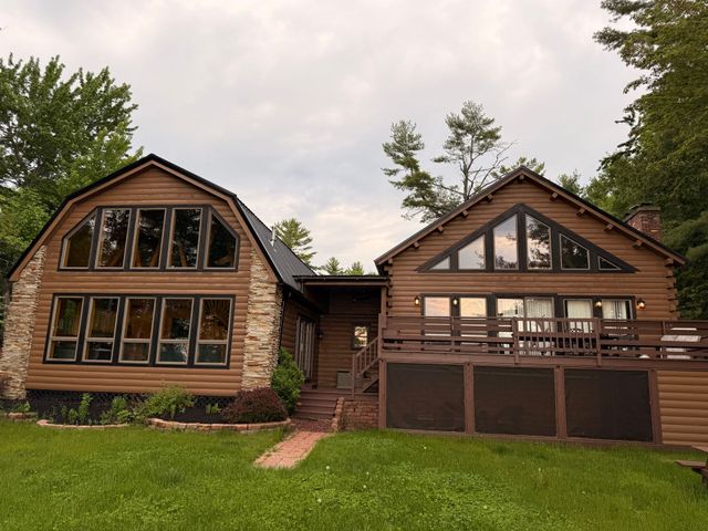 Lakeside Luxury Lodge