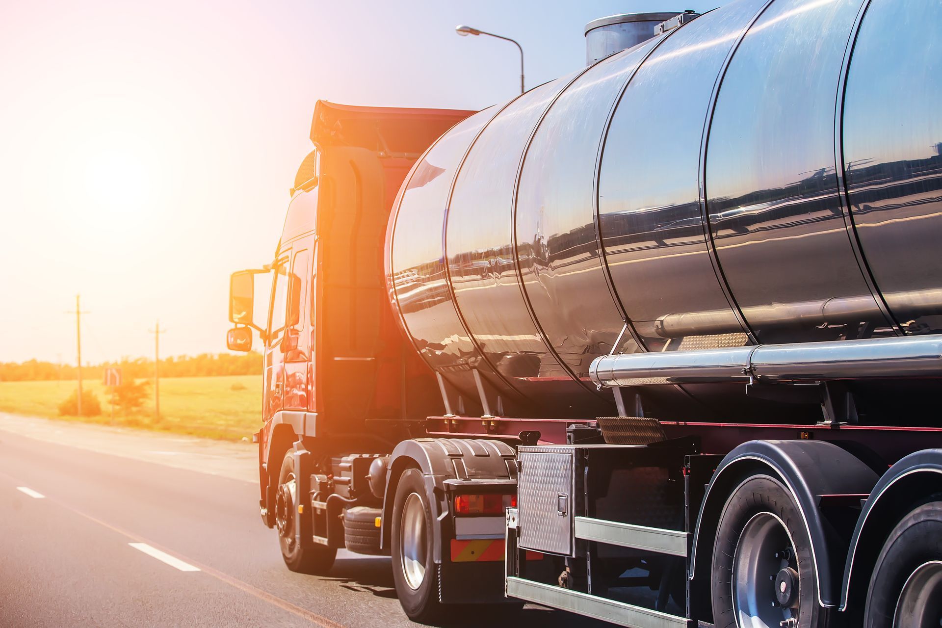 Big gas-tank goes on highway.