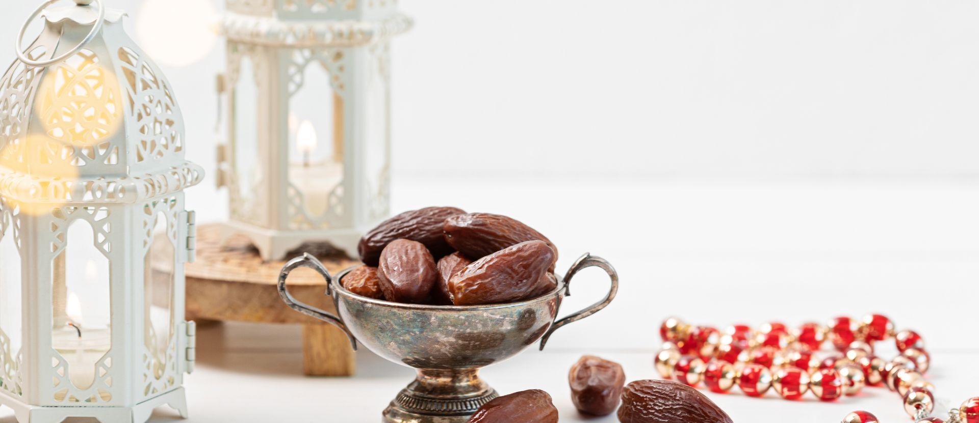 Ramadan lanterns and dates 