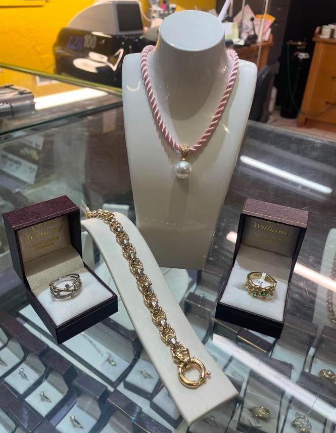 Jewelry Display: Gold Bracelet — Chris Williams Retail & Manufacturing Jewellers in Wanguri, NT