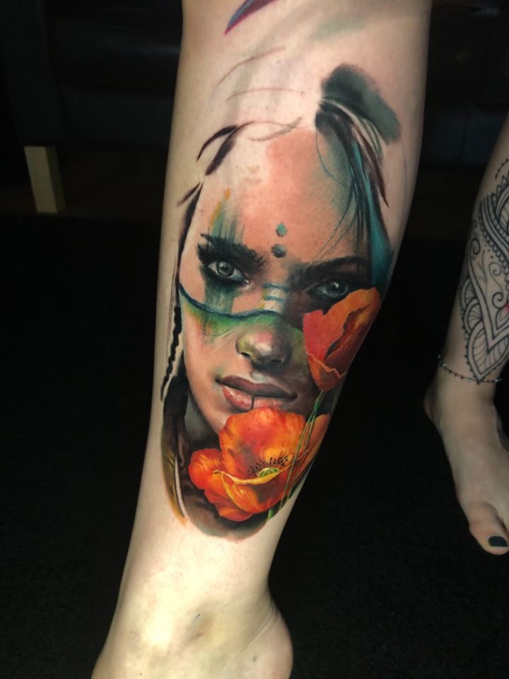 Realistisch frau und blumen Farbig tattoo