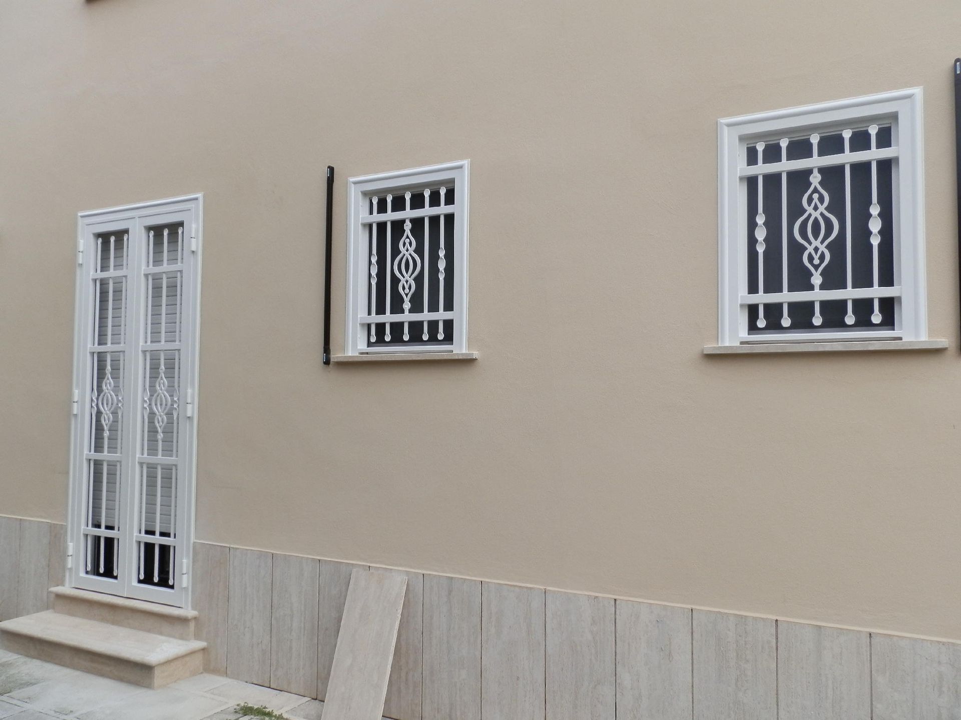 Hillman Group 851425 - Graffetta Di Sicurezza Fissa In Acciaio Nero Per Porte E Cancelli
