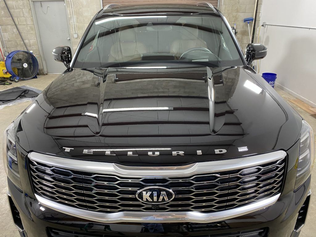 a black kia telluride