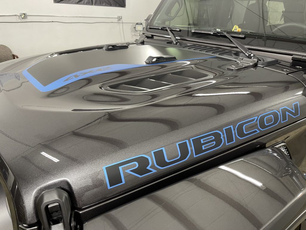 The hood of a black jeep with the word rubicon on it.