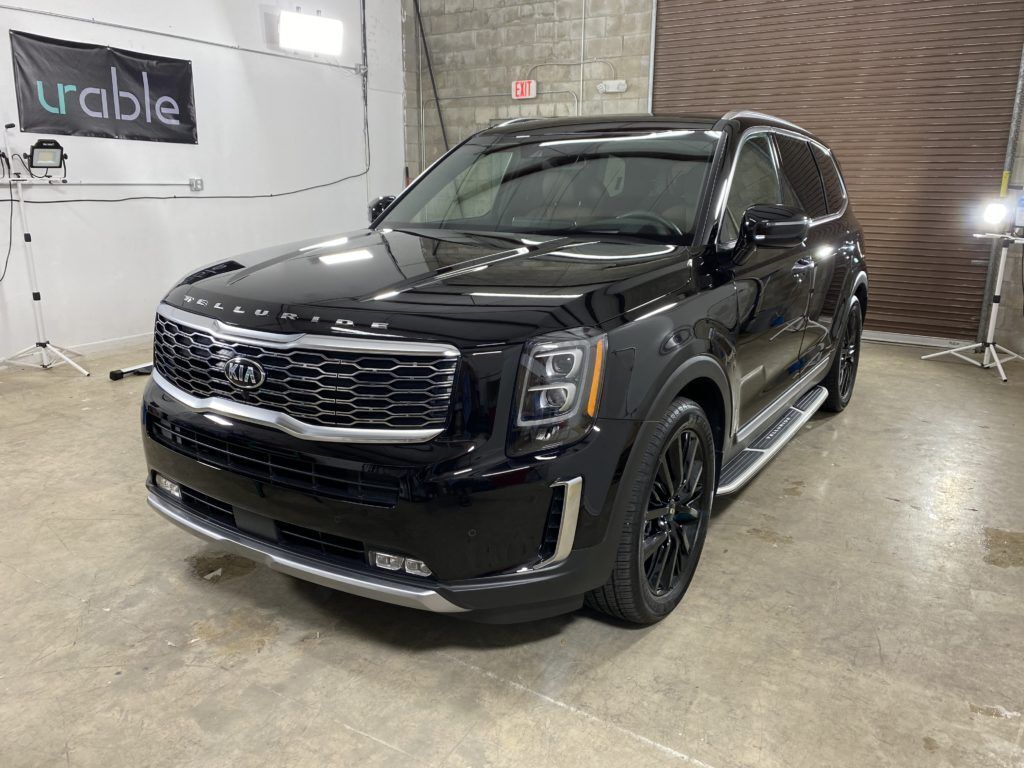 a black kia telluride
