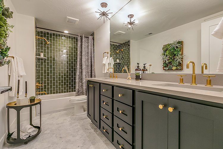 Modern green and grey bathroom