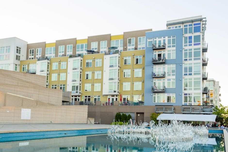 Bright 1-bed with in-unit washer/dryer and resort-style pool.