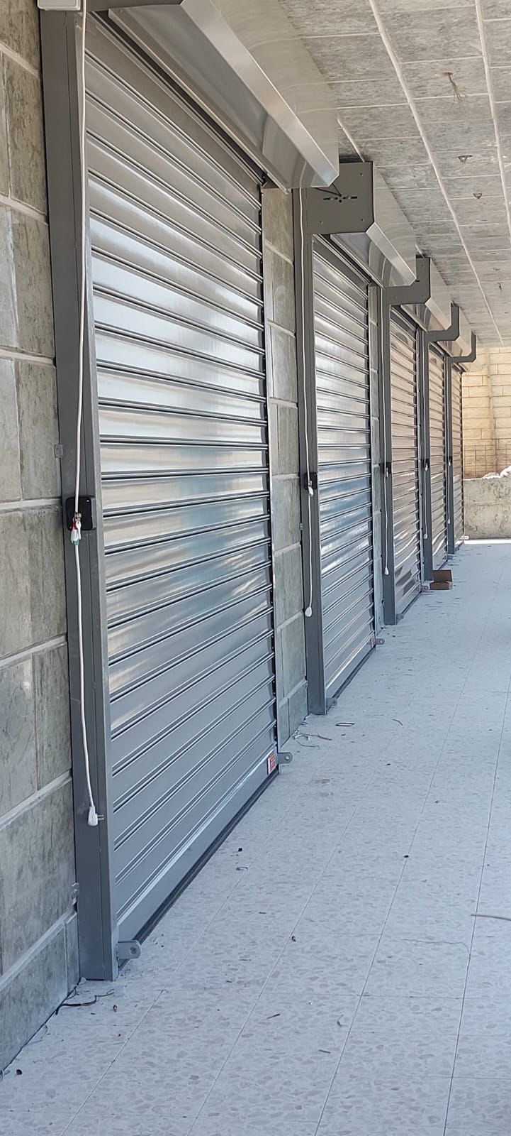 תריסי גלילה לעסקים