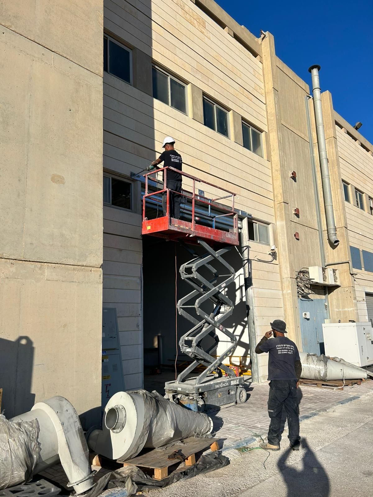 תריסי גלילה לעסקים
