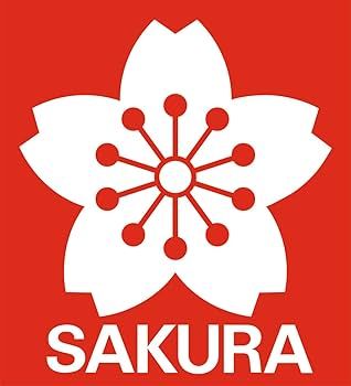 Logo con fiore di ciliegio bianco su sfondo rosso e testo "SAKURA".