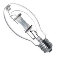 Un gros plan d'une ampoule sur un fond blanc.