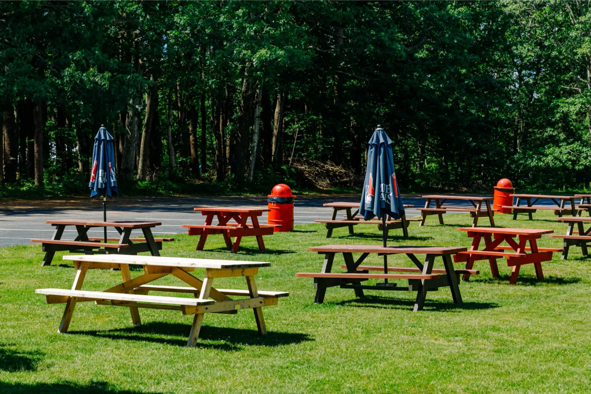 Outside seating area in the back of Ken's Seafood Restaurant.