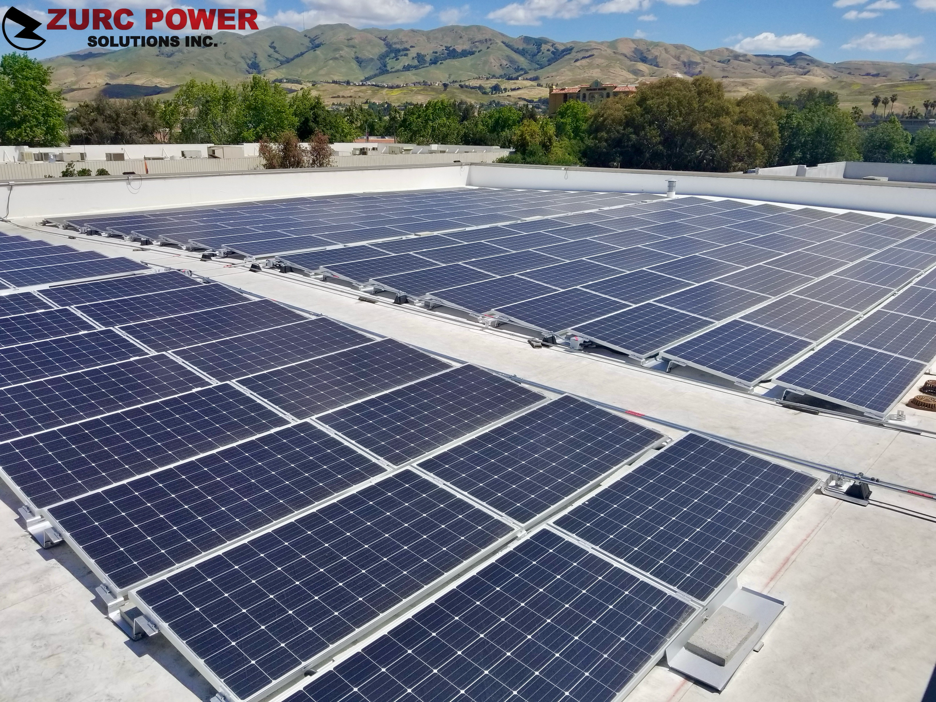 A bunch of solar panels on the roof of a building