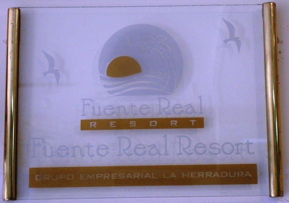 Relieves Rop - Avisos en acero y cristal