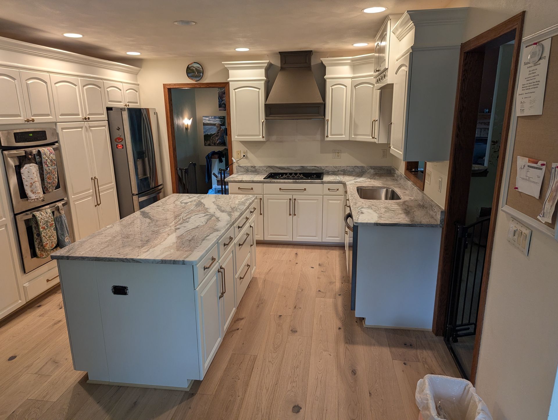 Modern Kitchen with Solid Surface Countertops