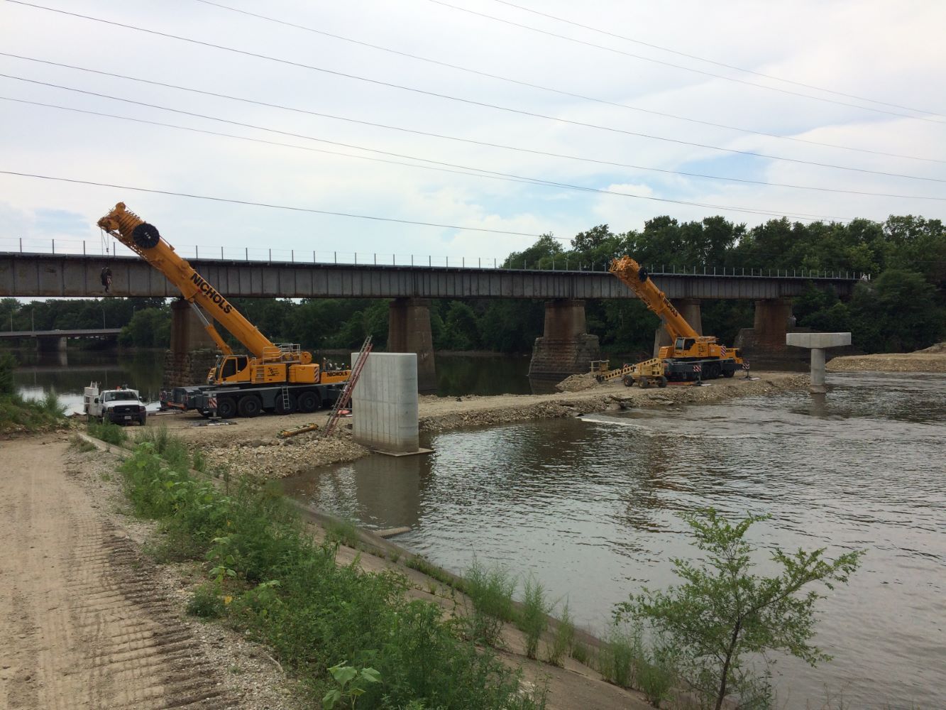 Two Truck Lift — Kankakee, IL — Kankakee Valley Construction Co