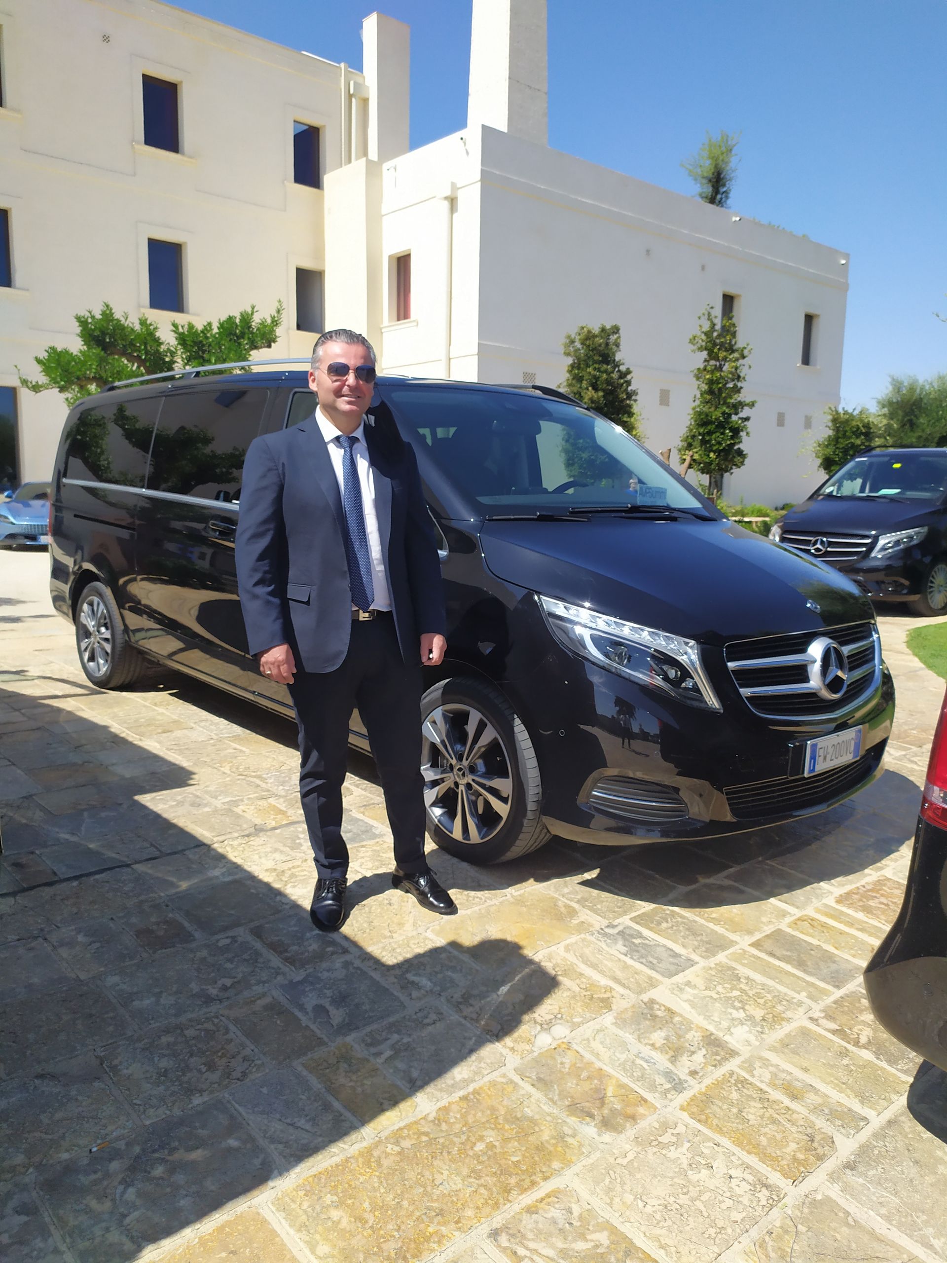 Limo service di lusso per transfer esclusivi in Campania e Puglia