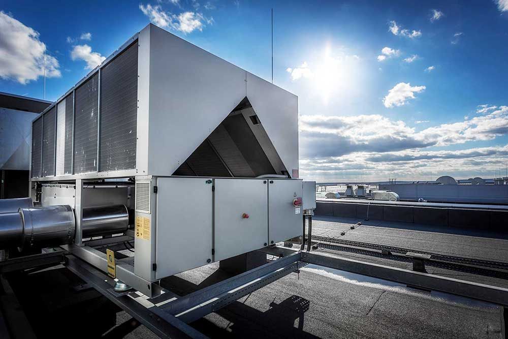 A huge air conditioning unit on the roof of the building
