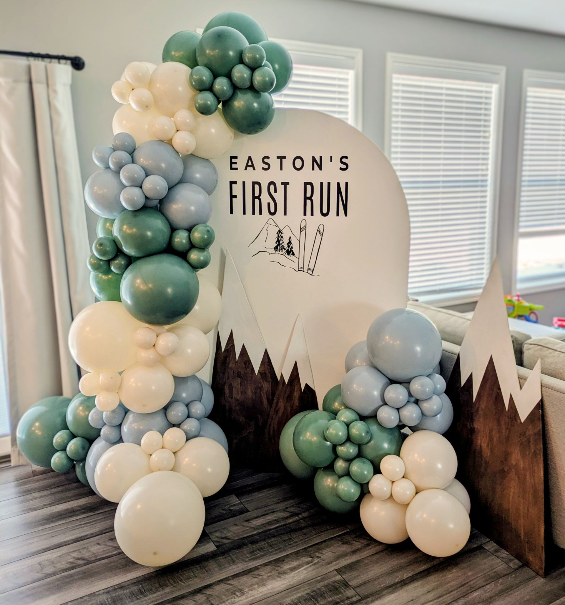 ski birthday balloons