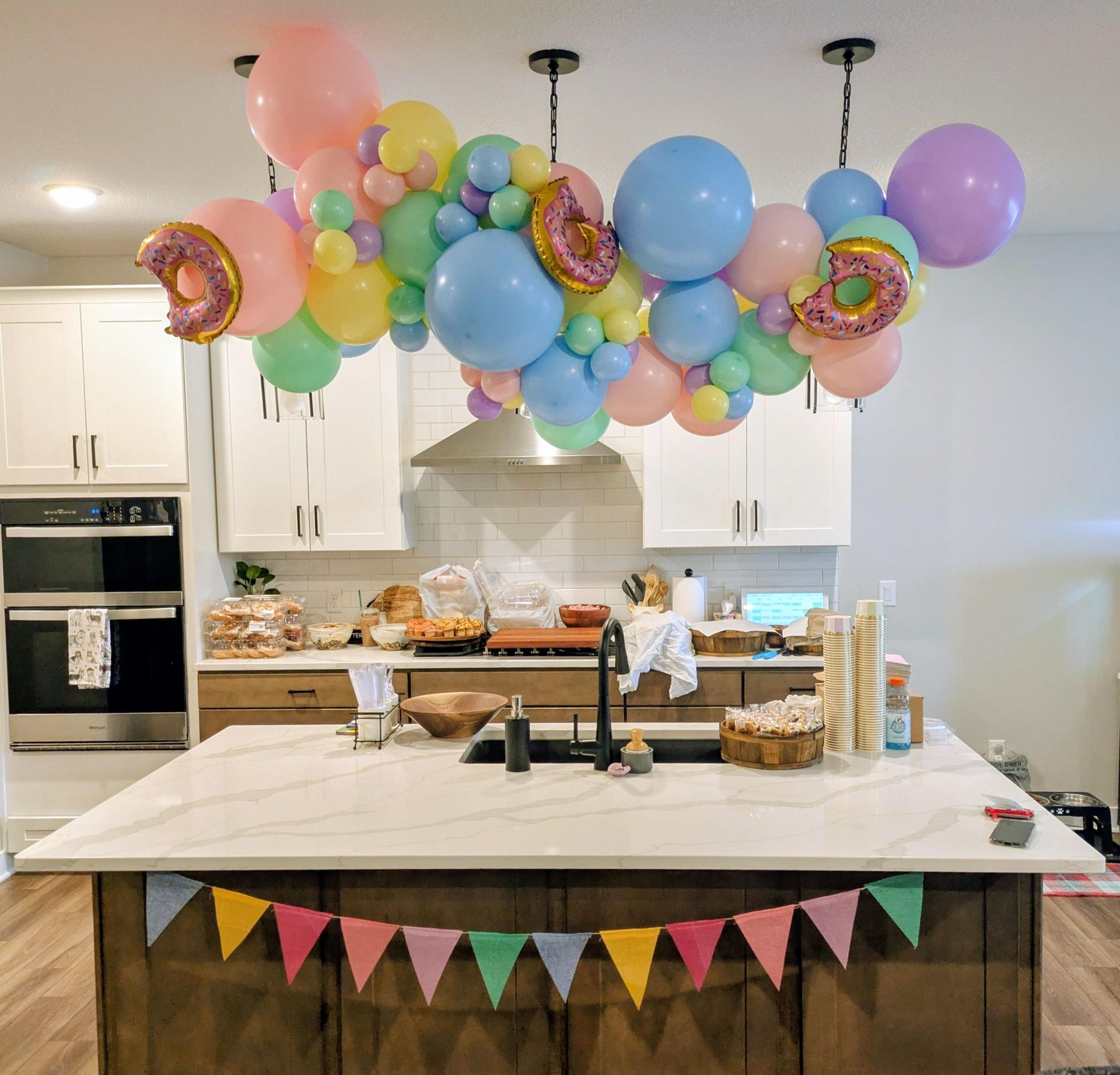donut balloon garland