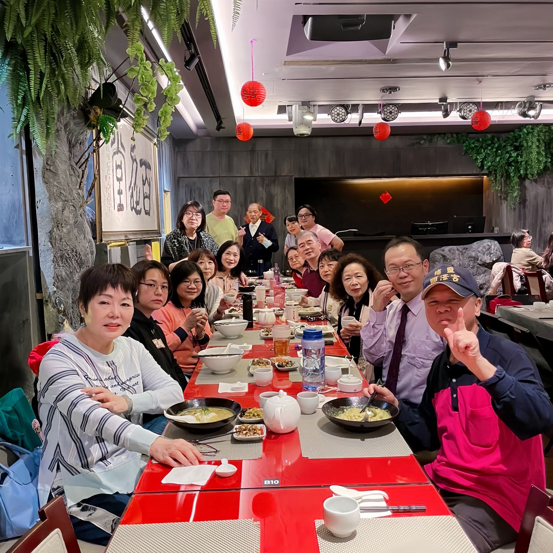 一個優質的協會背後,總有一群默默付出、用心規劃的幕後推手!為了讓協會在新的一年能帶給大家更豐富的活動與更優質的服務,中華易經未來學協會特別召開了「年度理監事核心策略會議」。