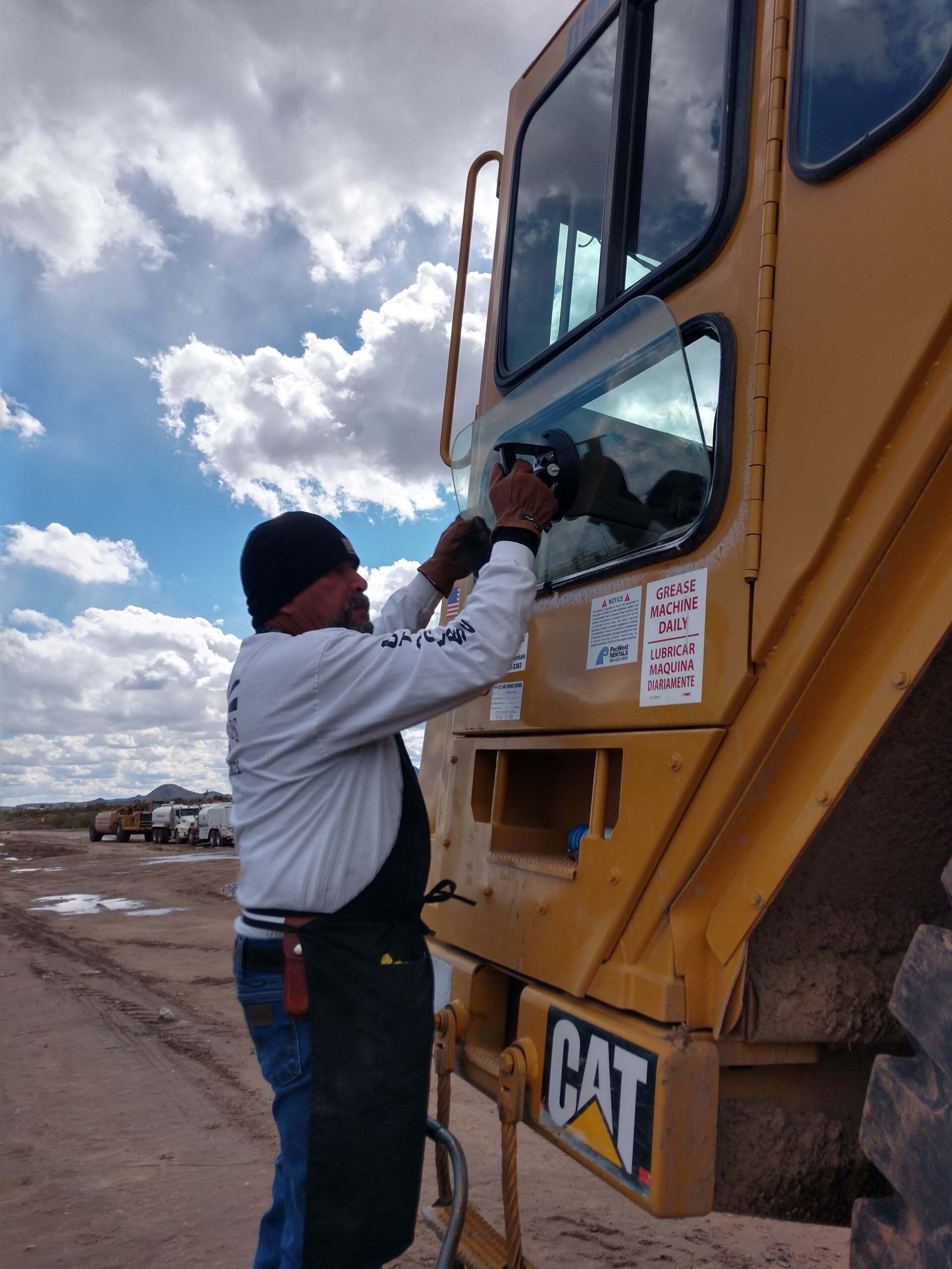 Windshield Services — Tucson, AZ — Windshields Arizona & RV Glassworks Windshield Services — Tucson, AZ — Windshields Arizona & RV Glassworks