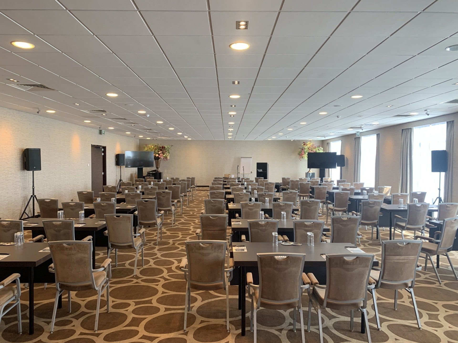 Meeting Gemeente Pijnacker-Nootdorp presentatie beeldtechniek geluidtechniek MEB av Rotterdam plafondspeakers buitenspeakers