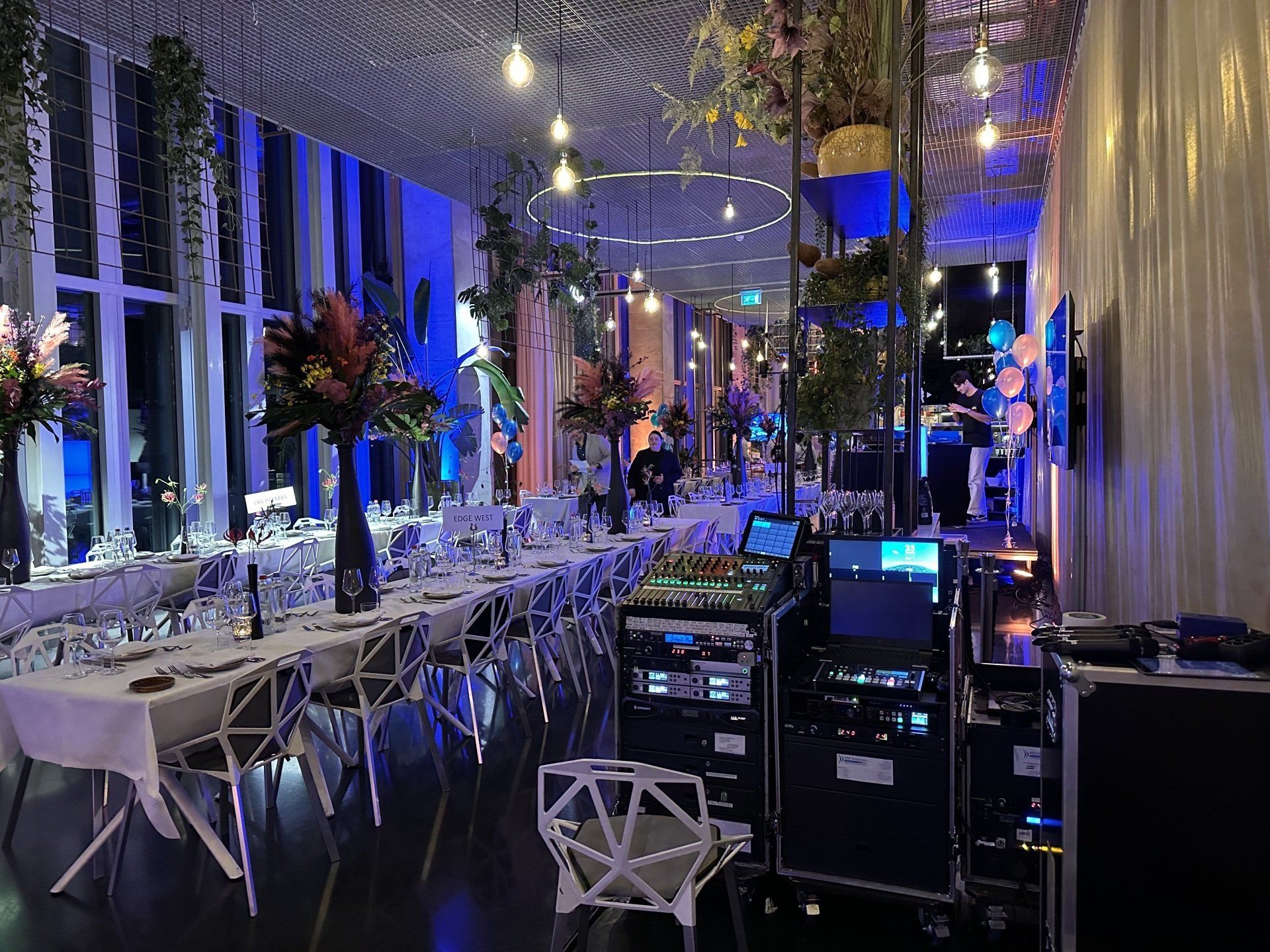 Nhow hotel lichtinstallatie geluidsinstallatie MEB av Rotterdam plafondspeakers buitenspeakers sfeerverlichting podiumverlichting