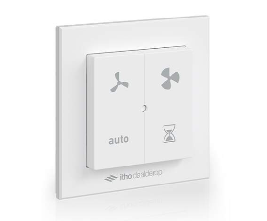 Witte wandthermostaatschakelaar met ventilatorpictogrammen en