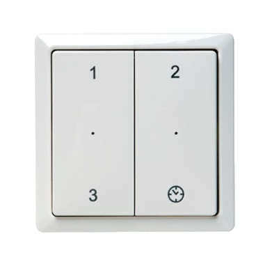 Wit wandpaneel met twee knoppen, genummerde bedieningselementen en een klein klokpictogram op de rechterknop.