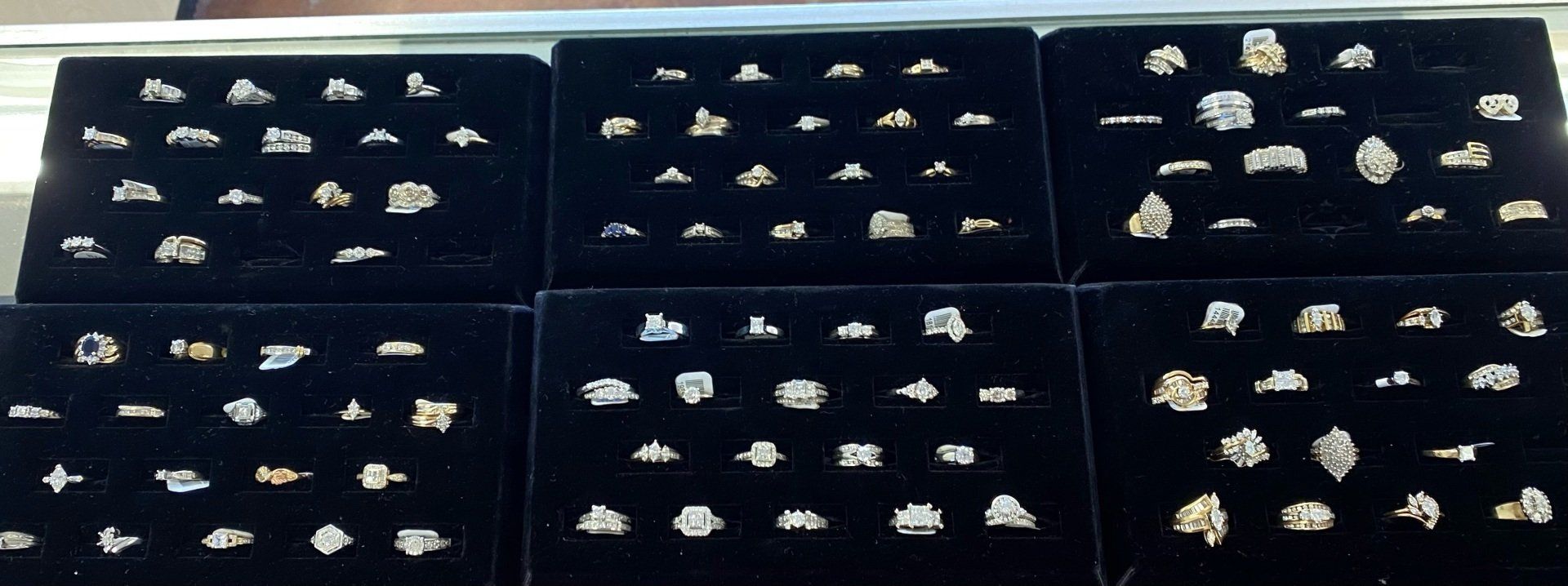Golden Jewelries on Leather Bag — Baton Rouge, LA — Quick Cash Loan & Jewelry