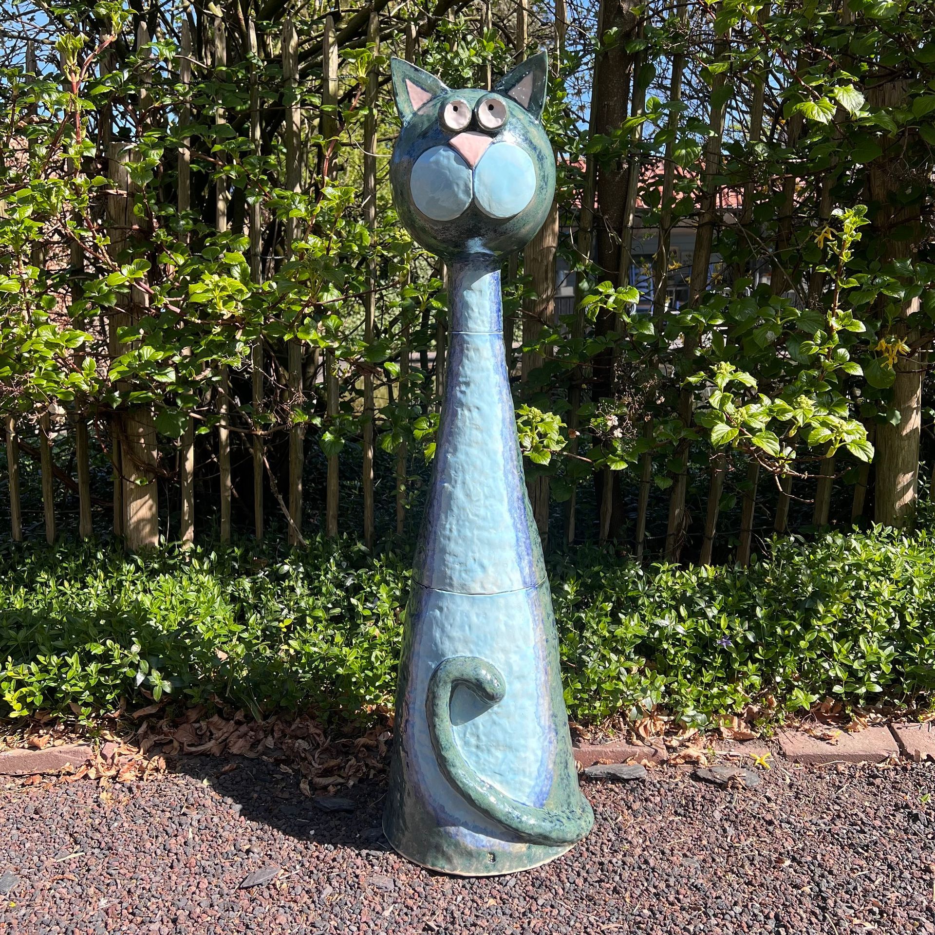 Grote kat van keramiek