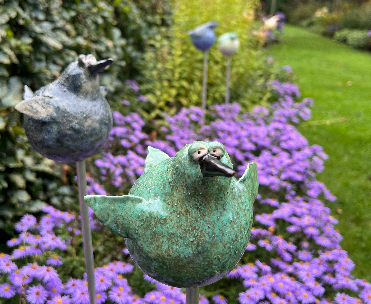 Kleine vogeltje van keramiek