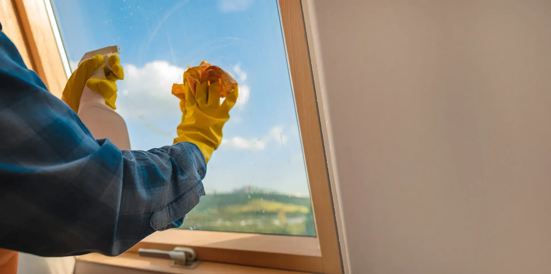 window cleaning service Huntington Beach CA