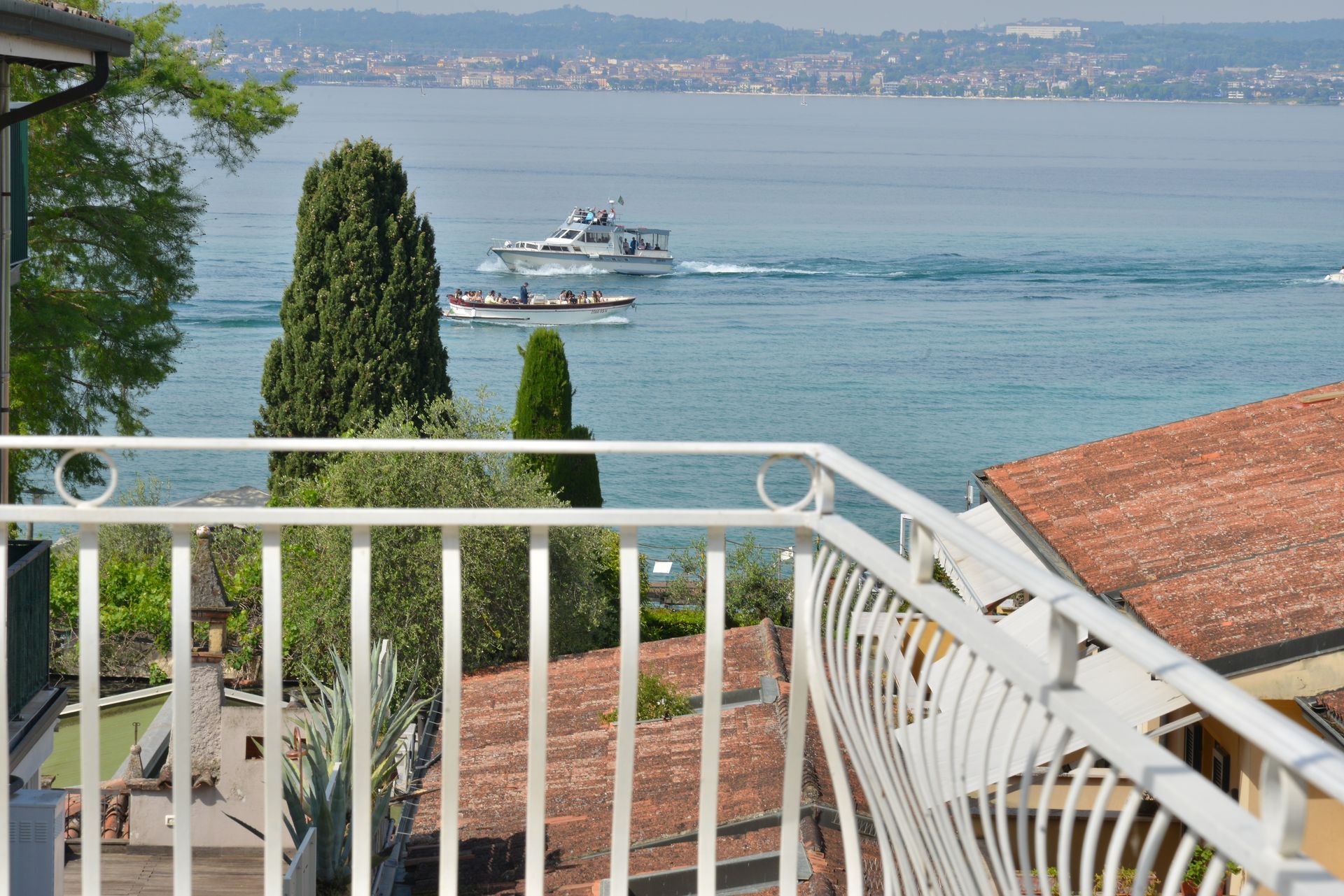 Solarium con vista  lago di Garda a Sirmione in camera doppia superior 