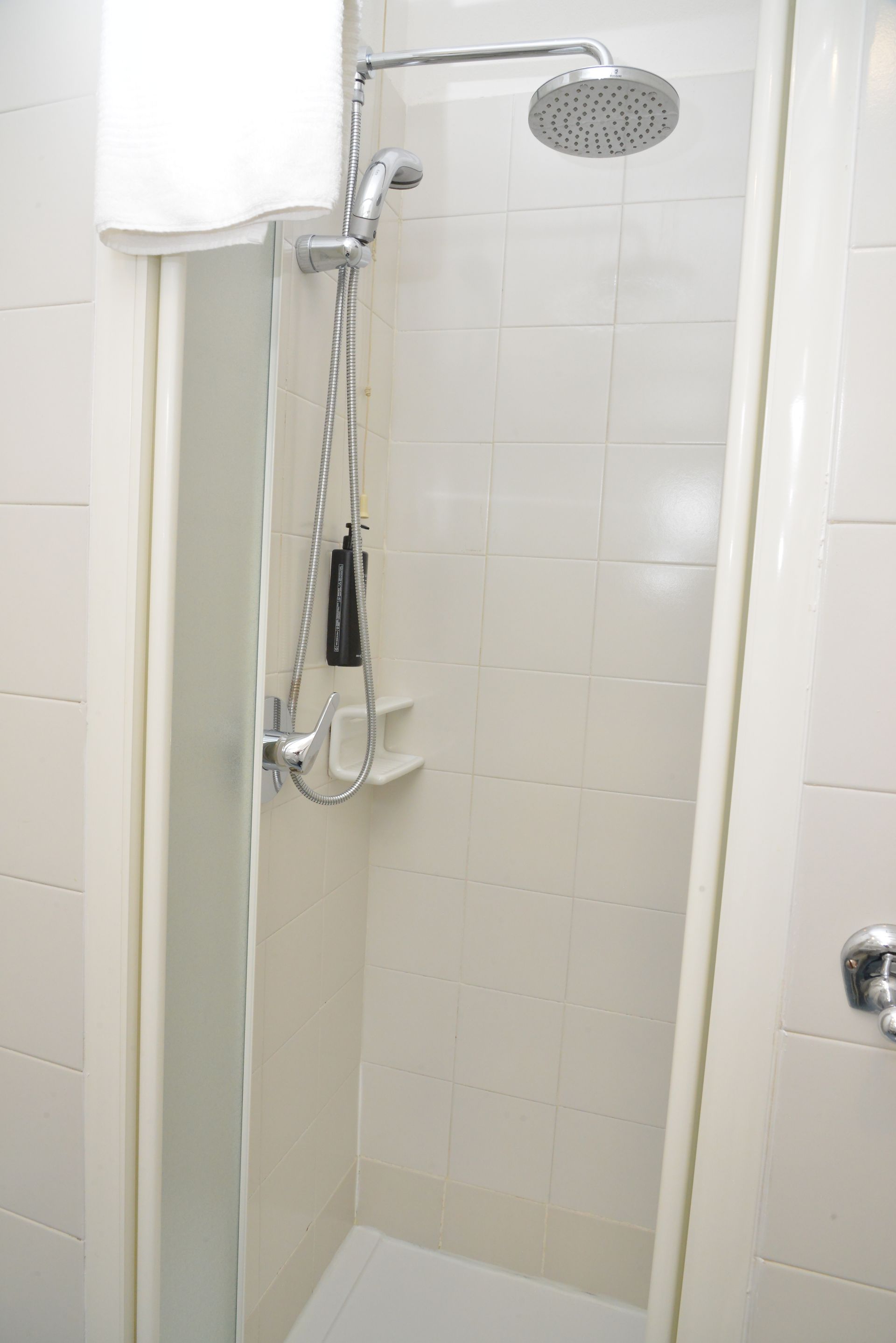 bagno in camera doppia superior con terrazza vista lago