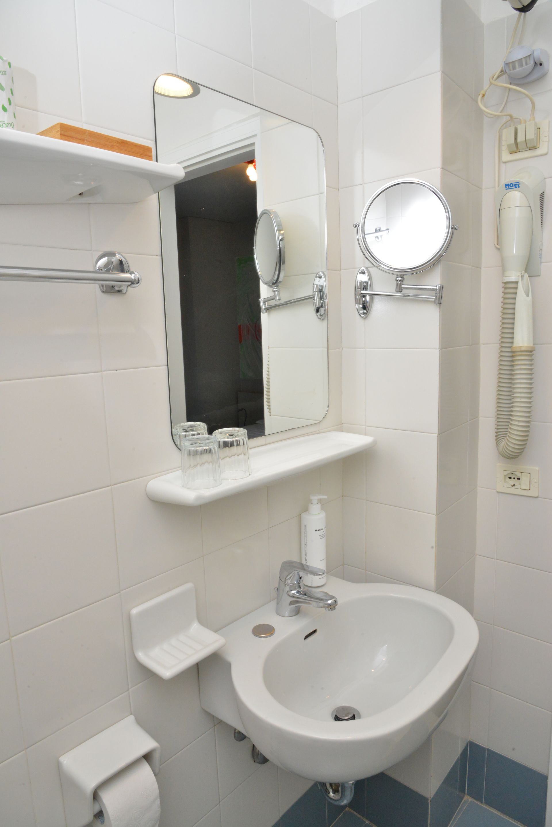 bagno in camera doppia superior con terrazza vista lago