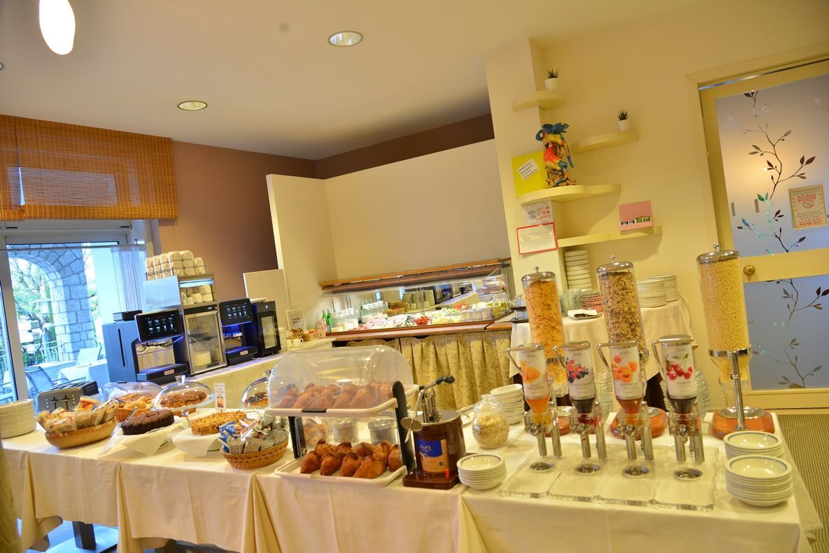Banco colazione Sirmione Hotel Luna