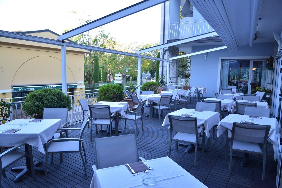 vista sala colazione esterna Hotel Luna