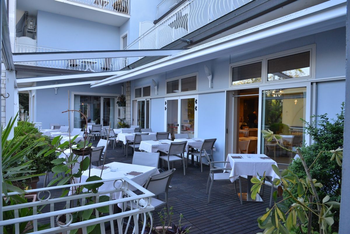 vista sala colazione esterna Hotel Luna