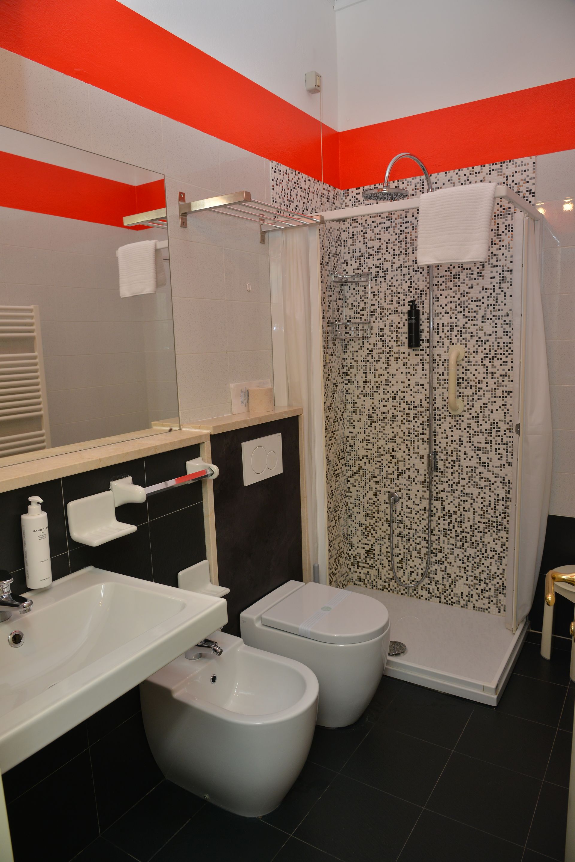 bagno in Camera tripla con balcone Sirmione