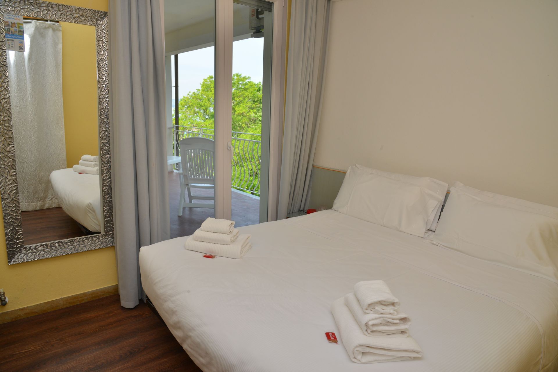 Camera tripla Hotel Luna a Sirmione con vista sul Lago di Garda