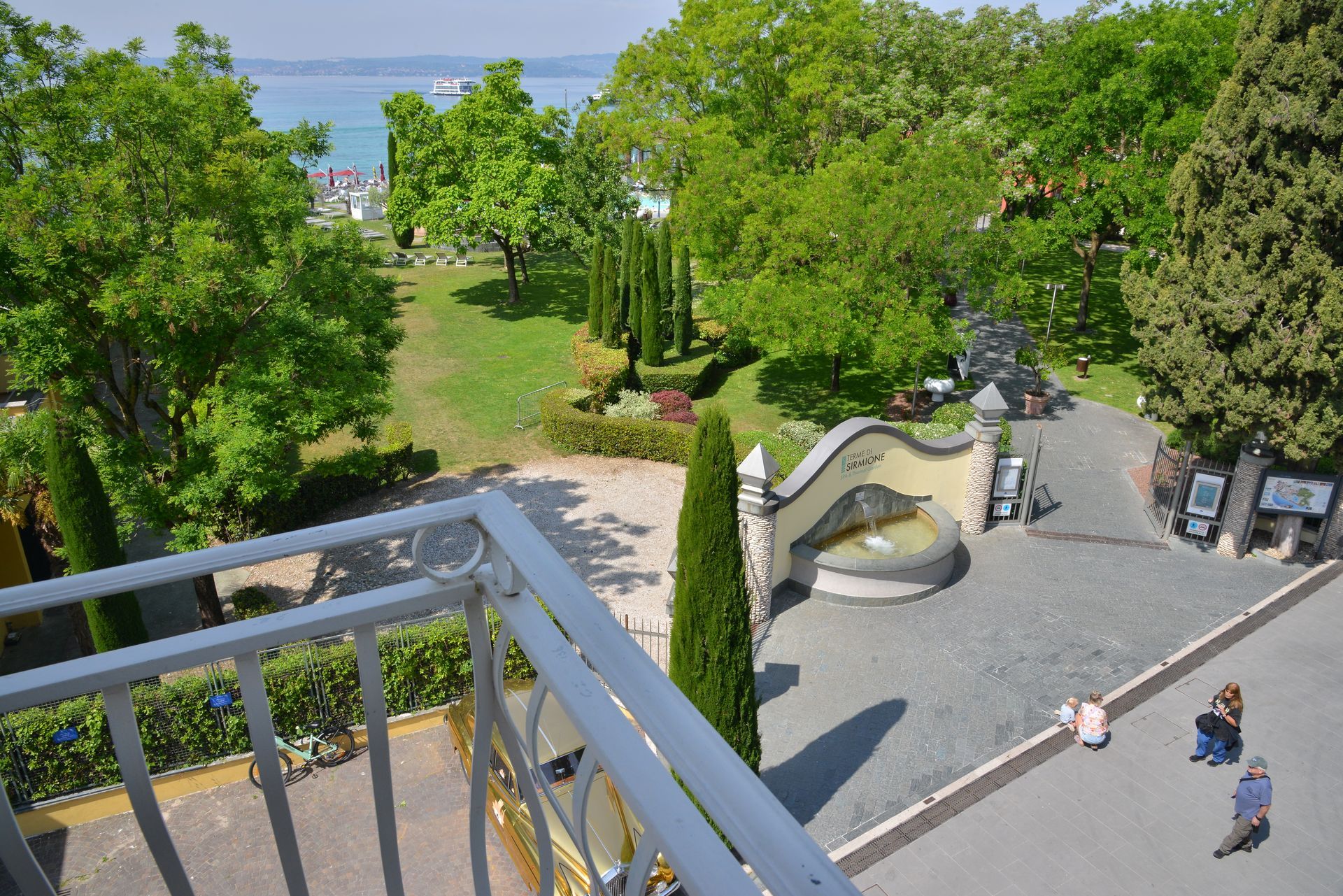 Camera tripla Hotel Luna a Sirmione con vista sul Lago di Garda