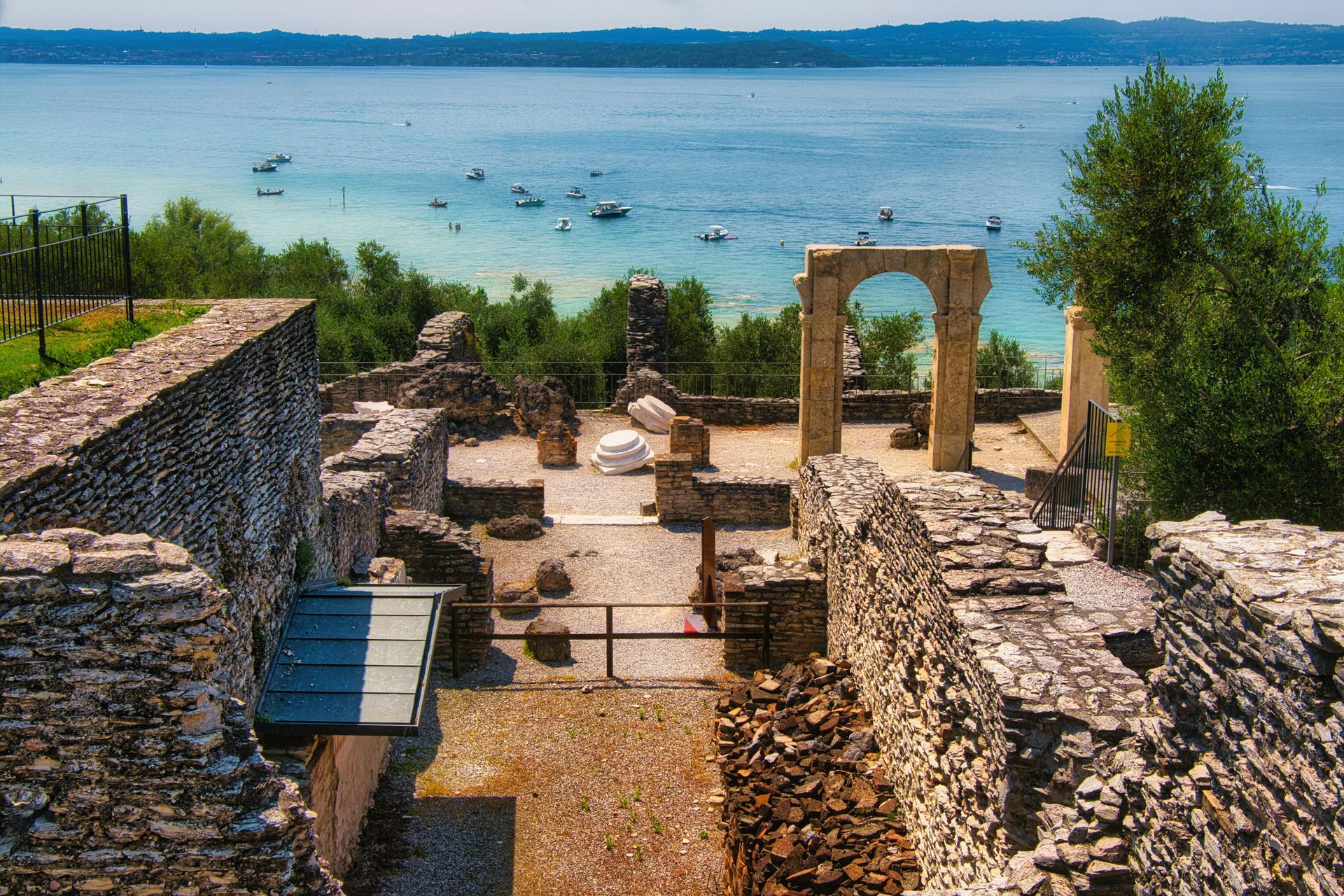 storia con rovine