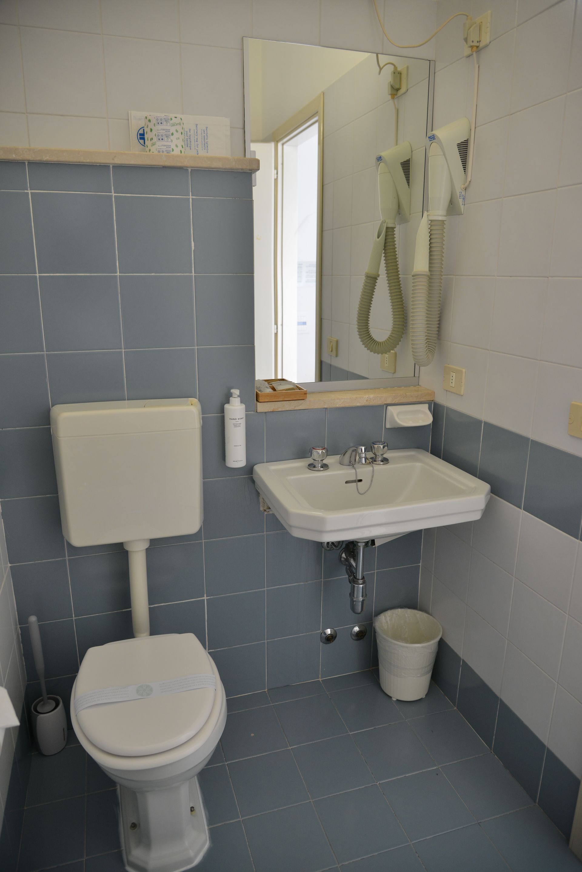 bagno in camera singola economy in centro storico sirmione sul lago di garda